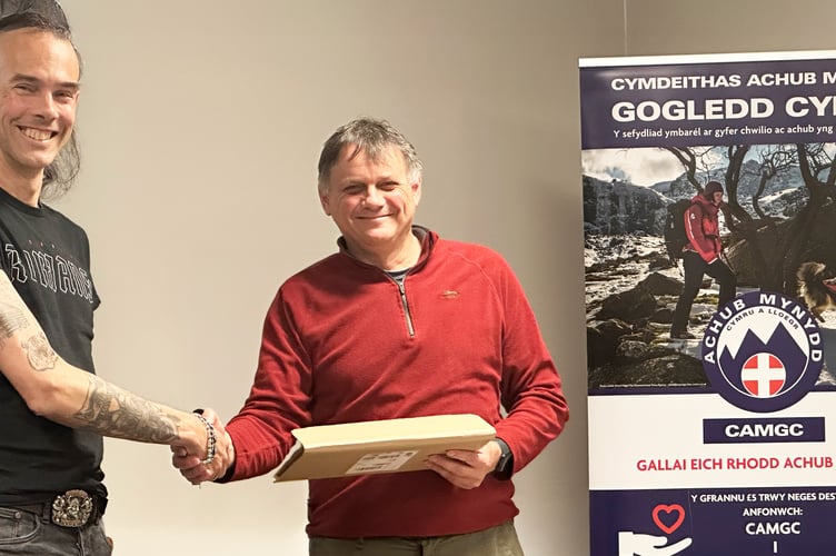 Outgoing chair Tim Radford (right) and incoming chair Andy Harbach Photo: Mike Jones, NWMRA