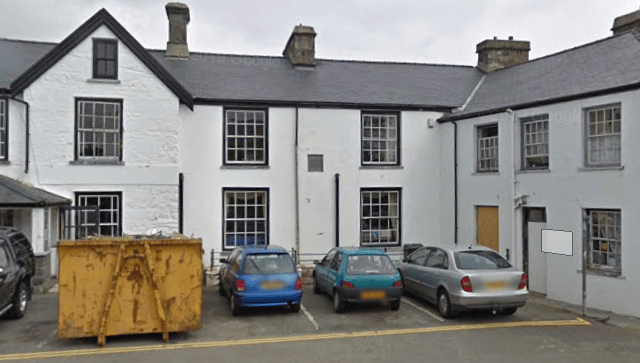 Ffestiniog's Y Pengwern in UK's top 10 friendliest pubs