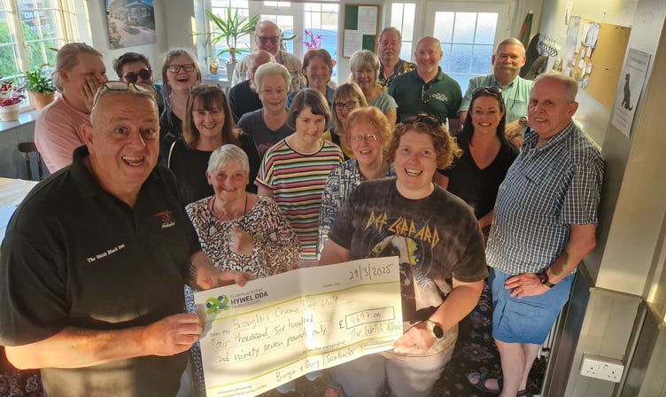 Monthly pub quiz and fortnightly bingo sessions at the Welsh Black in Bow Street, along with a generous donation from the Bank of Santander, helped raise nearly £4,700 for Bronglais Hospital.