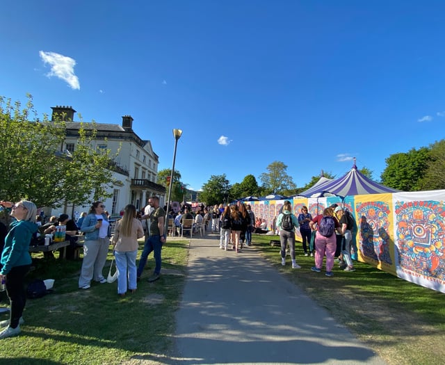 Thousands descend for a sunny and packed Mach Comedy Festival 2025
