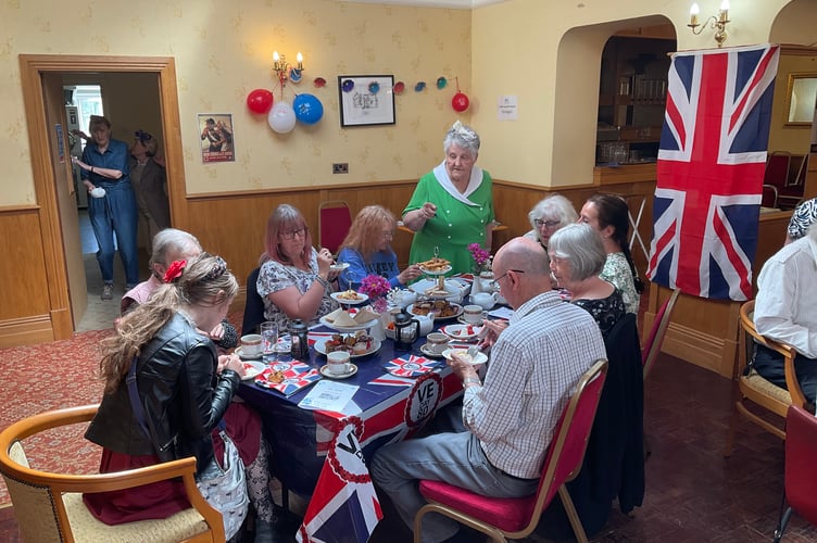 Caffi Cofion members and voluteers enjoyed the VE Day anniversary afternoon tea