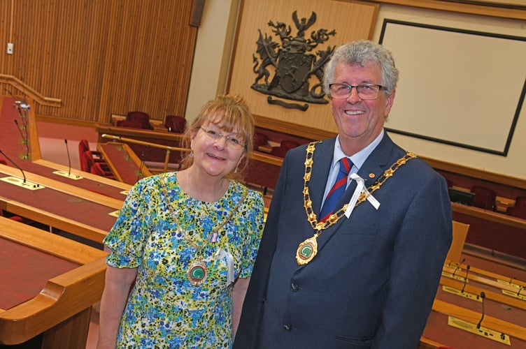 Gwynedd Council Vice Chair, Cllr Elin Walker Jones, and Chair of the council, Cllr Ioan Thomas. Photo: Gwynedd Council