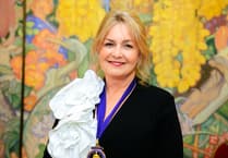 Dathlu pum mlynedd o'r Cynnig Cymraeg