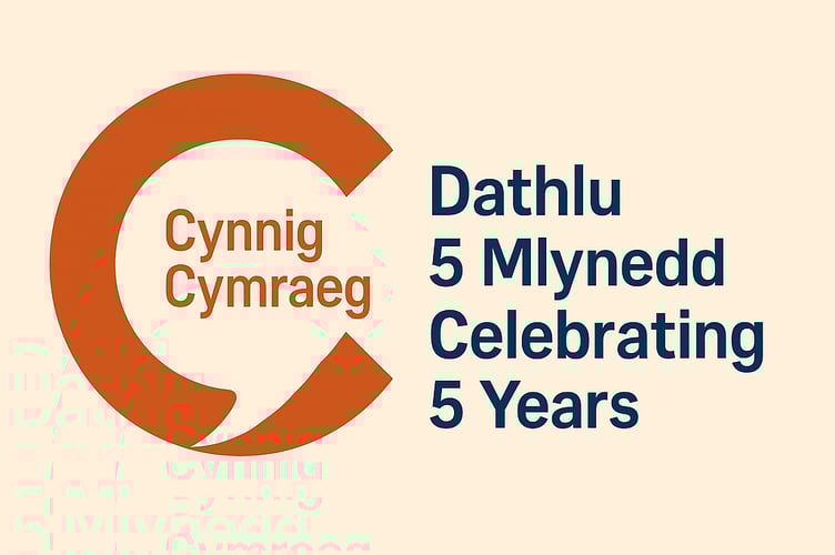 Dathlu 5 Mlynedd Cynnig Cymraeg