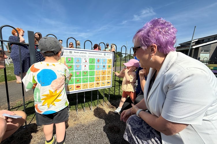 The bilingual boards also help non-Welsh speaking families learn basic Welsh words.