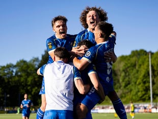 Caernarfon's hopes dashed by Bluebirds