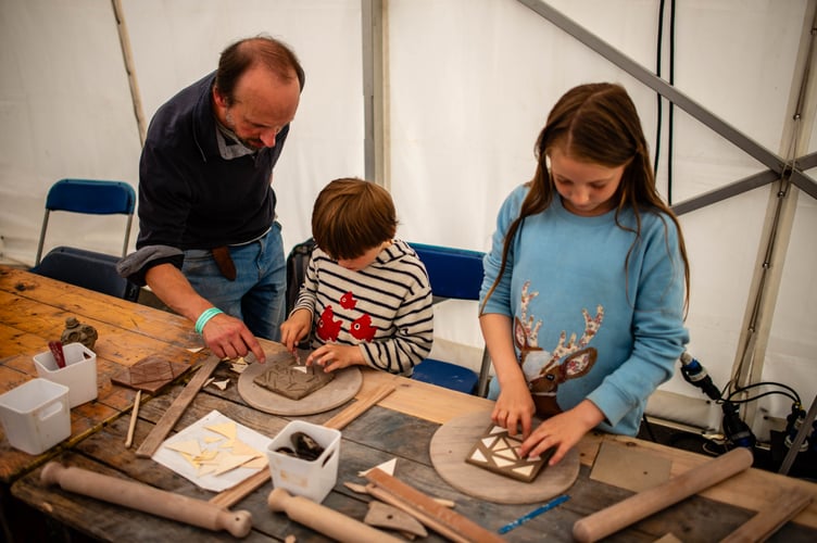 Take part in a pop-up taster session ahead of the International Ceramics Festival