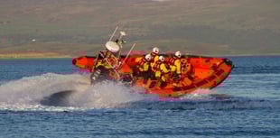 Criccieth RNLI rescues paddle-boarders adrift