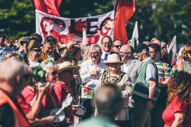 Saturday May 17 2025 

Cyheoddi Eisteddfod Y Garreg Las 2026