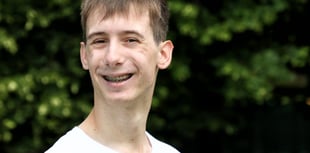 Joe a Lloyd yn ennill medalau dysgwyr Cymraeg yn Eisteddfod yr Urdd