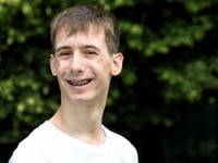 Joe a Lloyd yn ennill medalau dysgwyr Cymraeg yn Eisteddfod yr Urdd