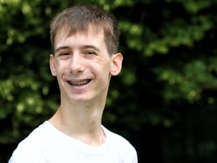 Joe a Lloyd yn ennill medalau dysgwyr Cymraeg yn Eisteddfod yr Urdd