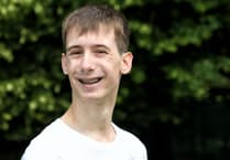 Joe a Lloyd yn ennill medalau dysgwyr Cymraeg yn Eisteddfod yr Urdd