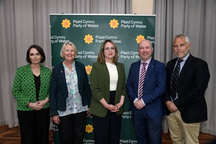 Cllr Beca Brown, Siân Gwenllian MS, Cllr Elin Hywel, Mabon ap Gwynfor MS, and Cllr Elwyn Vaughan. Photo: Arwyn Roberts