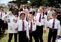 Yr Urdd yn diolch  i ranbarth Gorllewin Morgannwg am estyn croeso Dur a Môr