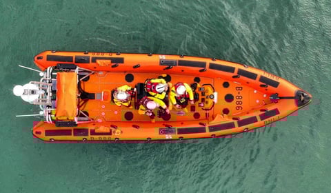 Abersoch RNLI rescue men after powerboat breakdown at Porth Neigwl