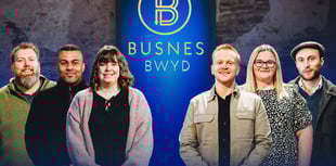 £5,000 yn wobr mewn cyfres fusnes newydd