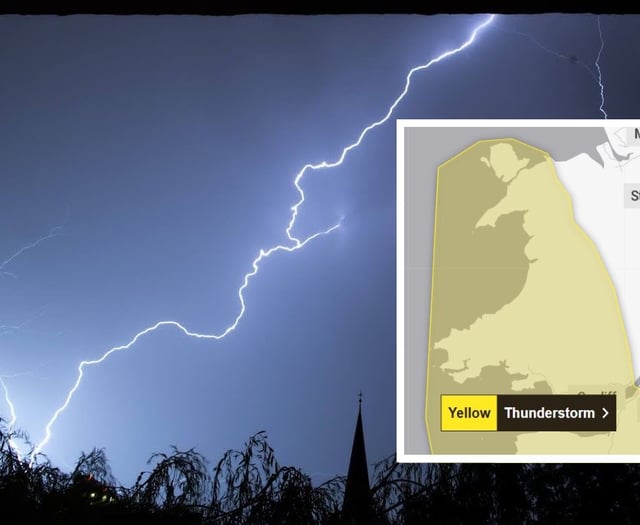 Weather warning issued for thunder and strong winds