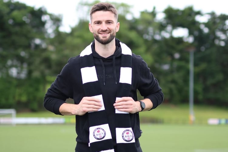 John Owen has departed Park Avenue to join Bala Town