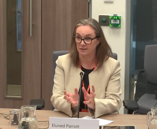 Physics education in Wales 'at breaking point' over teacher shortage