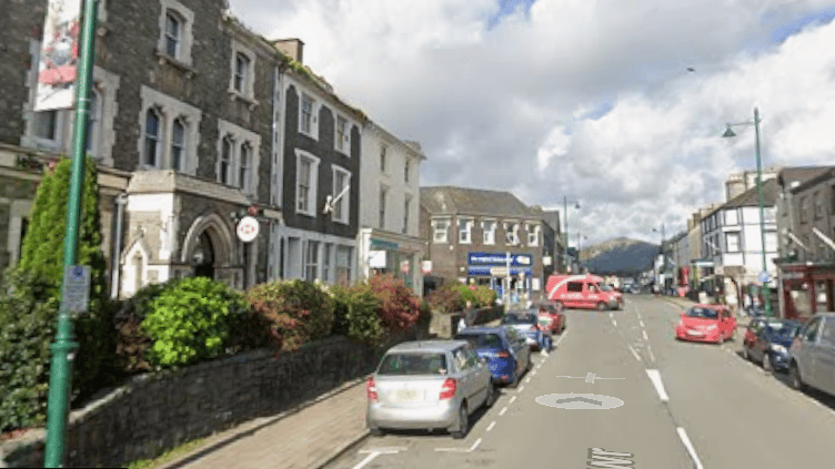 Police say a pedestrian was injured outside HSBC in Porthmadog. Image: Google Maps