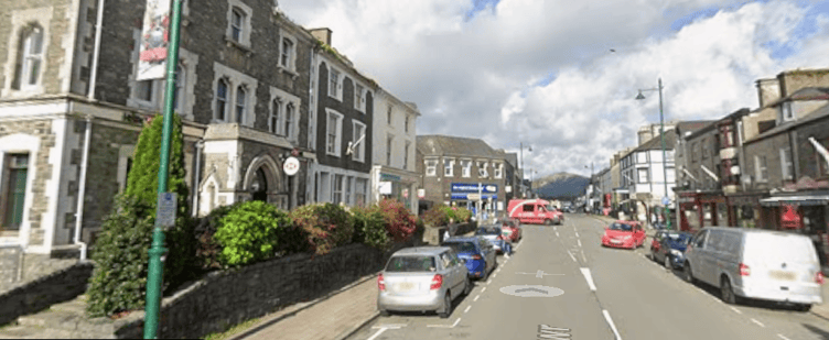 Police say a pedestrian was injured outside HSBC in Porthmadog. Image: Google Maps