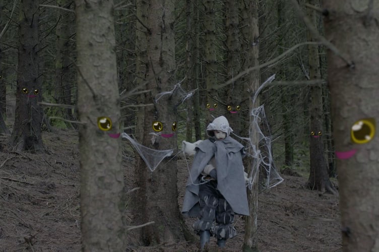 A still from the film Pinwydd