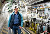 Cyfraniad enfawr y Cymry yn CERN; cyfres arbennig ar S4C
