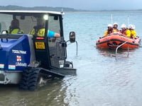 Pwllheli RNLI aids yacht in storm