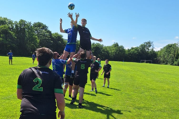Coleg Meirion-Dwyfor and Glynllifon contest a lineout