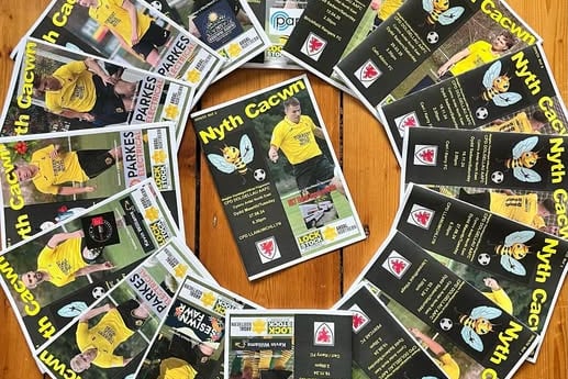 Nyth Cacwn. Dolgellau Athletic's award-winning match day programme