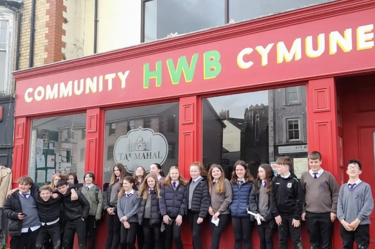 Bro Hyddgen students on a recent trip to the Hwb Cymunedol Taj Mahal Community Hub