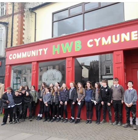 Bro Hyddgen students on a recent trip to the Hwb Cymunedol Taj Mahal Community Hub