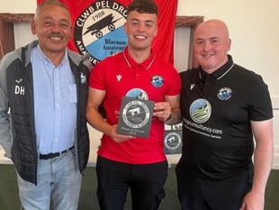 Blaenau Ffestiniog's player of the season signs for Pwllheli