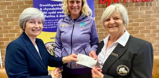 Porthmadog Golf Club donates £1,050 to charity
