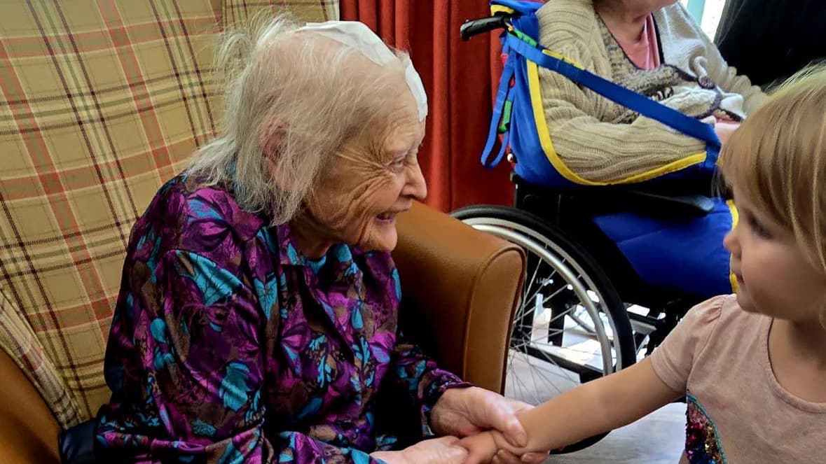 Dolgellau children bring joy to Cefn Rodyn care home | cambrian-news.co.uk