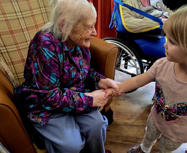 Dolgellau kids visit care home