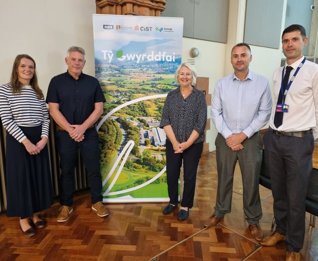 Tŷ Gwyrddfai decarbonisation hub showcased in Senedd