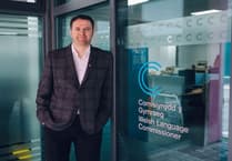 Cynhadledd i ganolbwyntio ar Gymraeg yn y gweithle