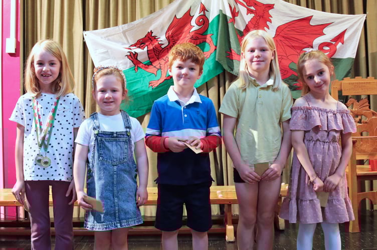 Llefaru Bl 1 a 2: 1, Annie Lyn Davies; 2, Becca Mai; 3, Gruff Williams, Emily Edward, Evelyn Rodford