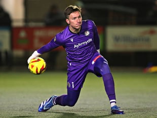 Seasiders snap up Bala keeper Torrance