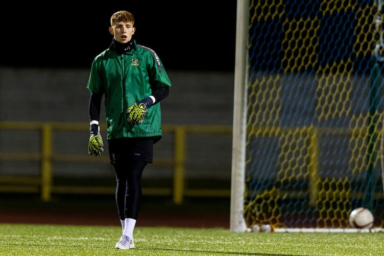 BARRY, WALES - 11TH MARCH 2025: 
Aberystwyth Town goalkeeper Seb Osment during the warm up.
Barry Town United v Aberystwyth Town in the JD Cymru Premier at Jenner Park on the 11th March 2025. (Pic by Lewis Mitchell/FAW)