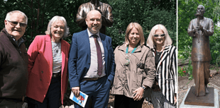 Criccieth welcomes last Sri Chinmoy peace statue in Wales