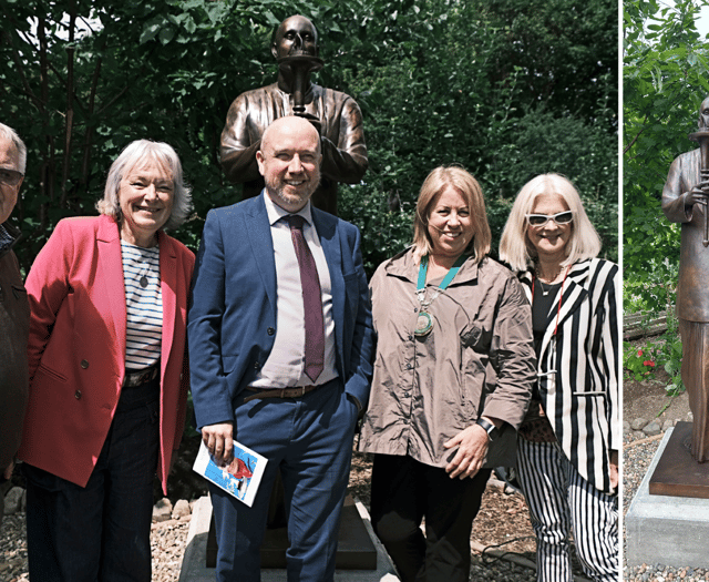 Criccieth welcomes last Sri Chinmoy peace statue in Wales