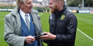 Caernarfon Town pay tribute to legend Wyn Davies