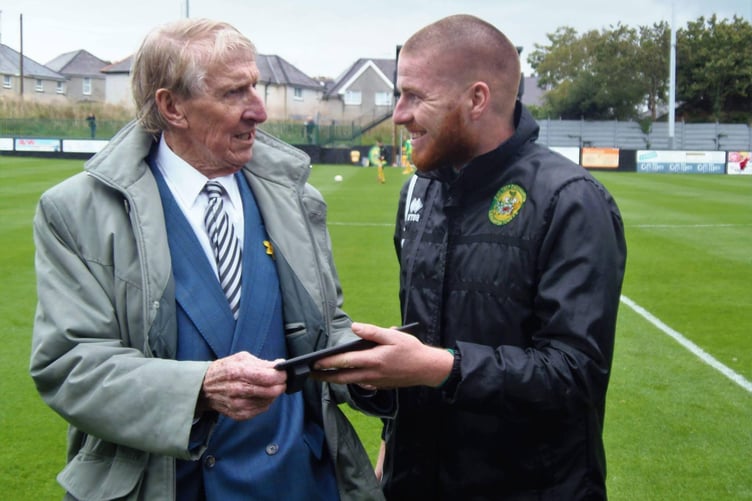 Wyn Davies pictured with former Caernarfon skipper Nathan Craig at the Oval in 2018