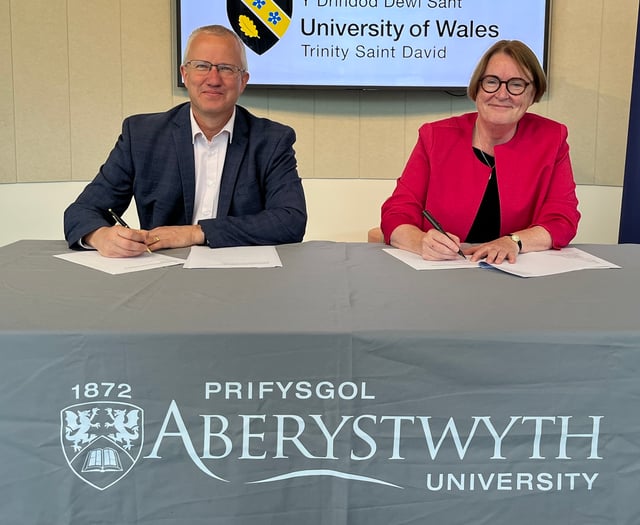Unis collaborate to support professional learning in schools