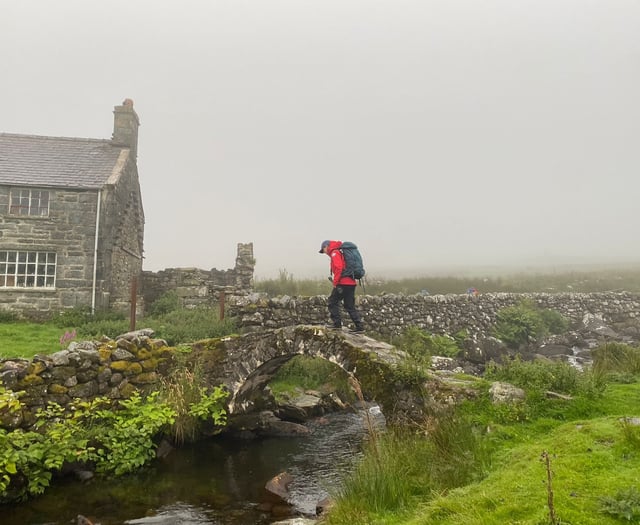 Snowdonia team rescue lost hikers