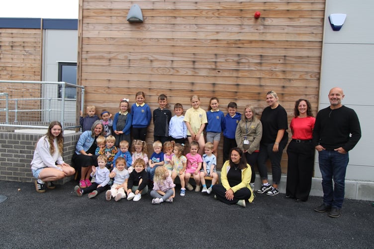 Cllrs Menna Trenholme and Craig ab Iago (right) with staff and children of Plant y Nant, Ysgol Bro Lleu, Penygroes. Photo: Gwynedd Council
