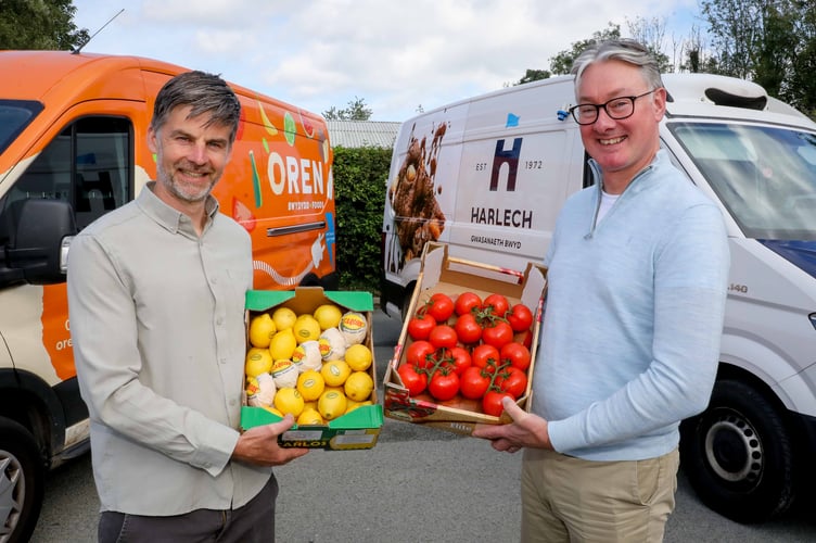 Harlech Foodservice
Oren Foods based in Penrhyndeudraeth taken over by Harlech Foodservice
Managing Director at Bwydydd Oren Foods Ltd  Gethin Dwyfor with Managing director of Harlech Foodservice  David Cattrall